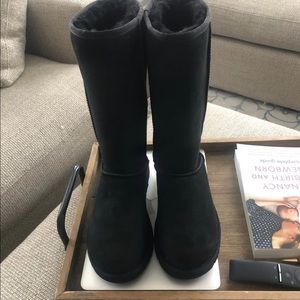 Tall black uggs
